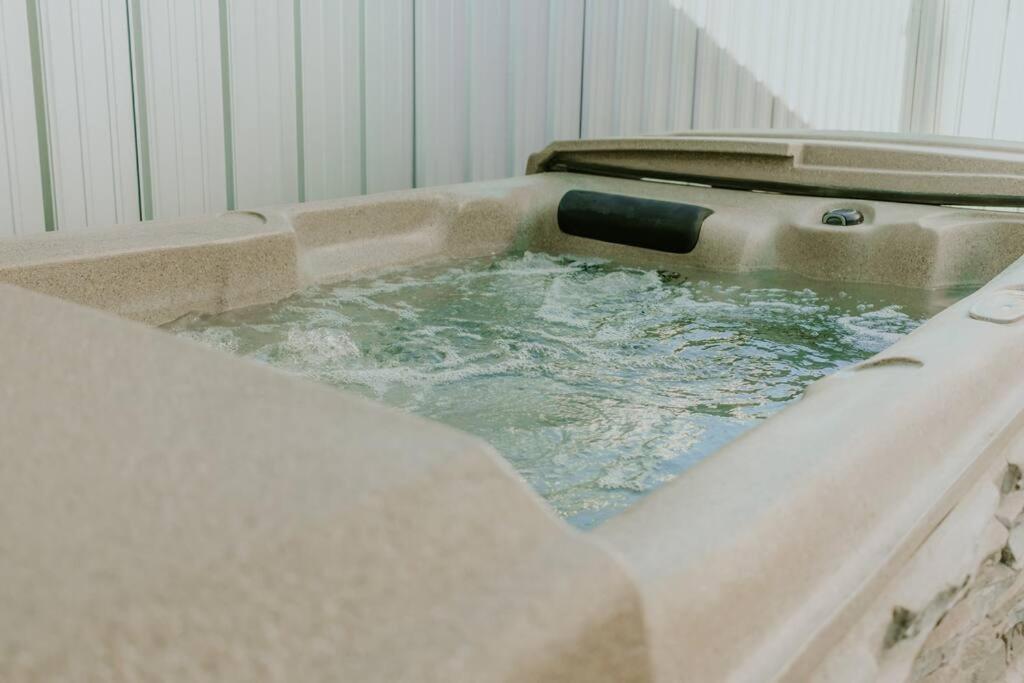 Agave Tiny House At Cactus Flower-Hot Tub-Pet Friendly-No Pet Fees! Албукерке Екстериор снимка
