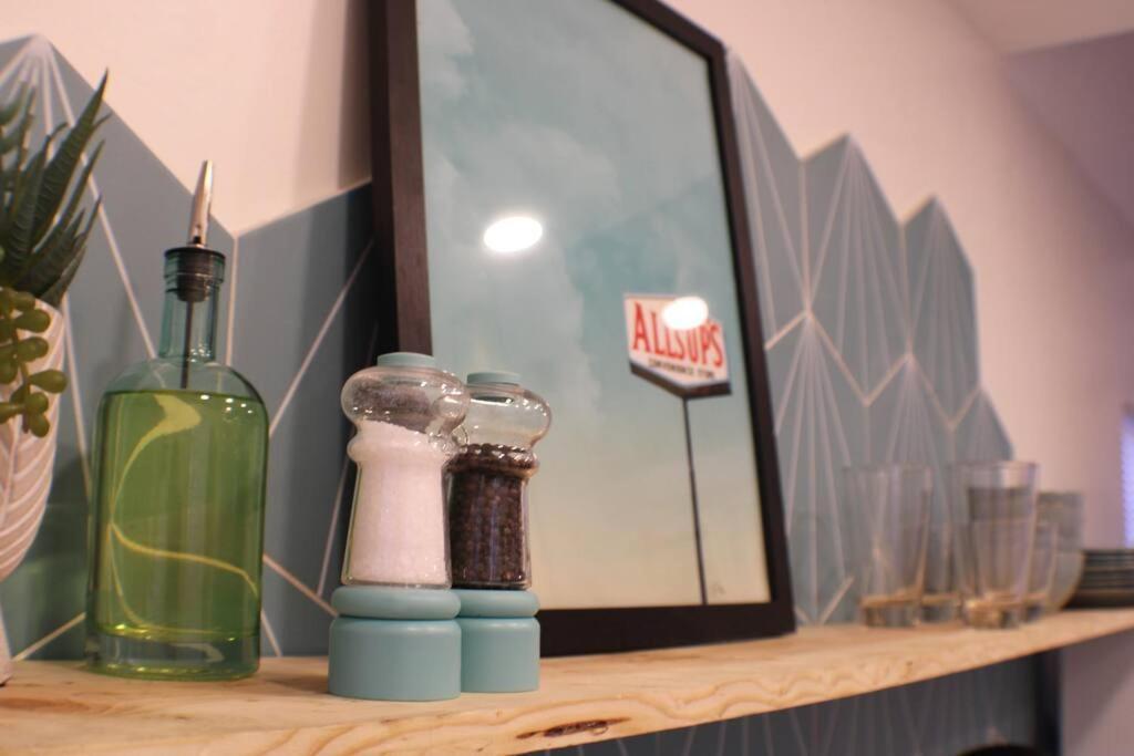 Agave Tiny House At Cactus Flower-Hot Tub-Pet Friendly-No Pet Fees! Албукерке Екстериор снимка