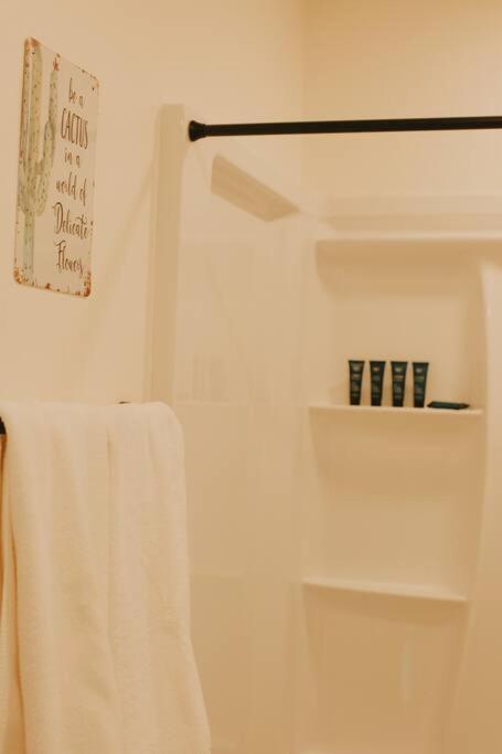 Agave Tiny House At Cactus Flower-Hot Tub-Pet Friendly-No Pet Fees! Албукерке Екстериор снимка