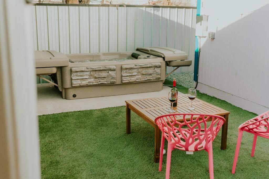 Agave Tiny House At Cactus Flower-Hot Tub-Pet Friendly-No Pet Fees! Албукерке Екстериор снимка