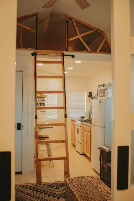 Agave Tiny House At Cactus Flower-Hot Tub-Pet Friendly-No Pet Fees! Албукерке Екстериор снимка