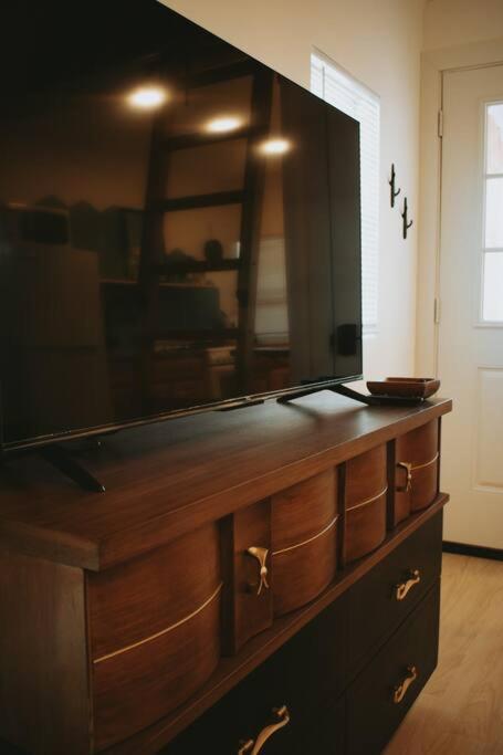 Agave Tiny House At Cactus Flower-Hot Tub-Pet Friendly-No Pet Fees! Албукерке Екстериор снимка