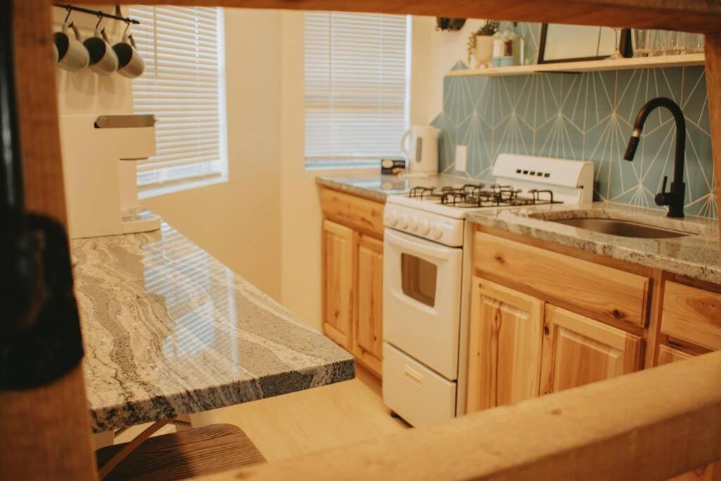 Agave Tiny House At Cactus Flower-Hot Tub-Pet Friendly-No Pet Fees! Албукерке Екстериор снимка