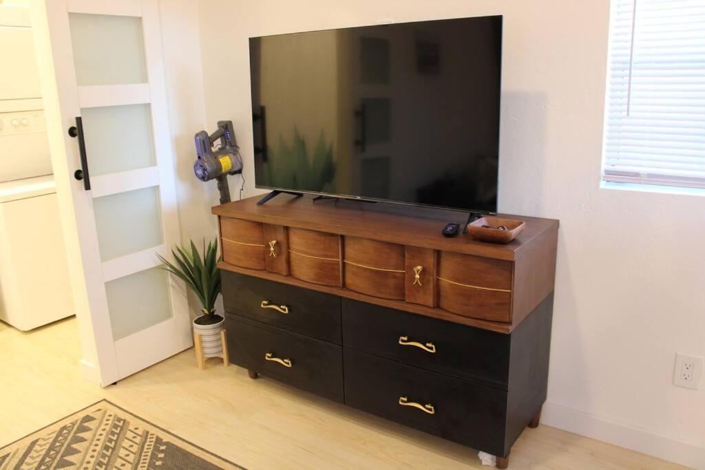Agave Tiny House At Cactus Flower-Hot Tub-Pet Friendly-No Pet Fees! Албукерке Екстериор снимка