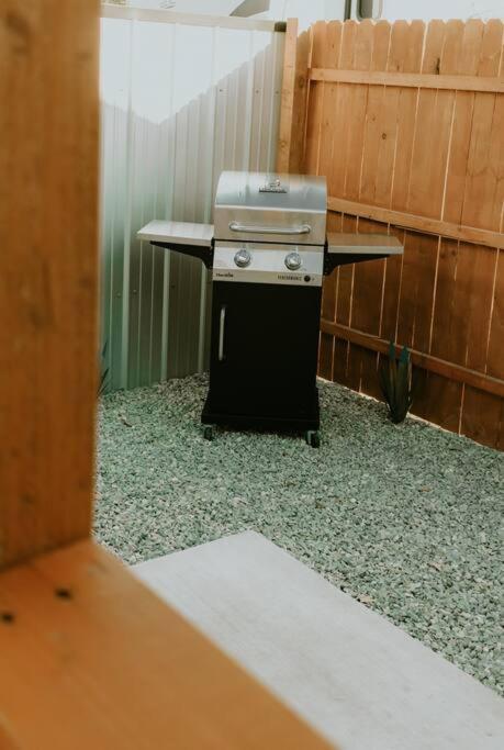 Agave Tiny House At Cactus Flower-Hot Tub-Pet Friendly-No Pet Fees! Албукерке Екстериор снимка